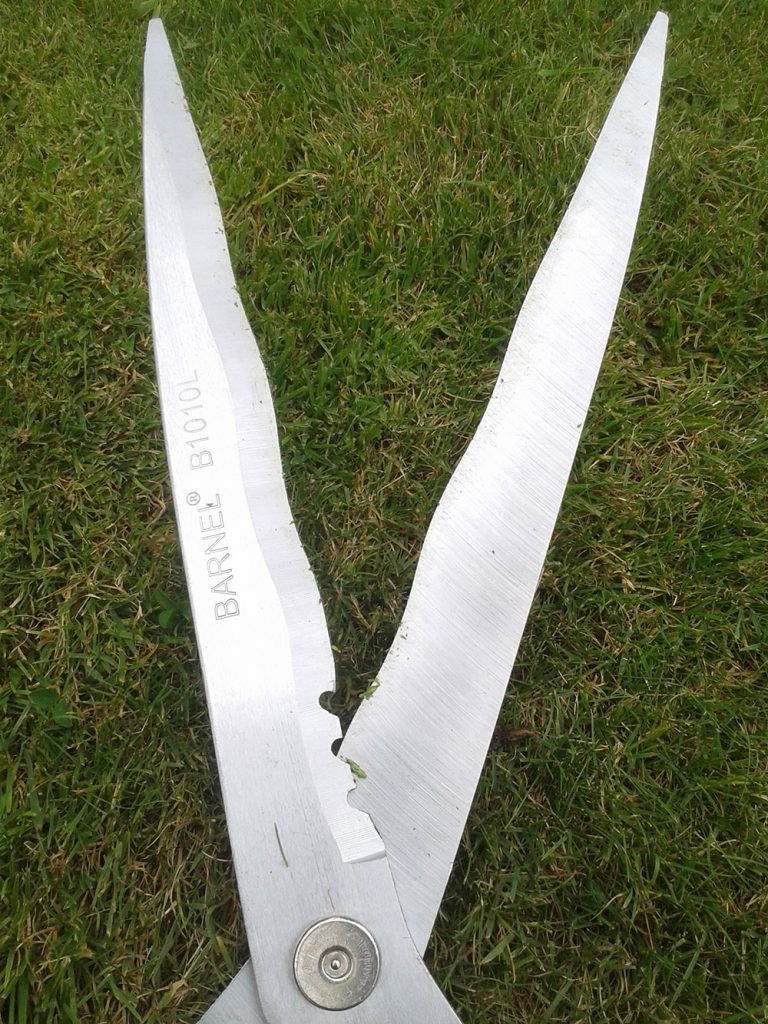 Barnel Hedge Shears with Wavy Edged Blade B1010L